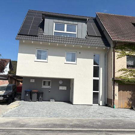 Stylisches Maybach Appartement Mit Terrasse Fuer 5 Personen, 5 Betten, Grosse Kochinsel, Homeoffice Mit 250Mbit Wlan Aidlingen Esterno foto