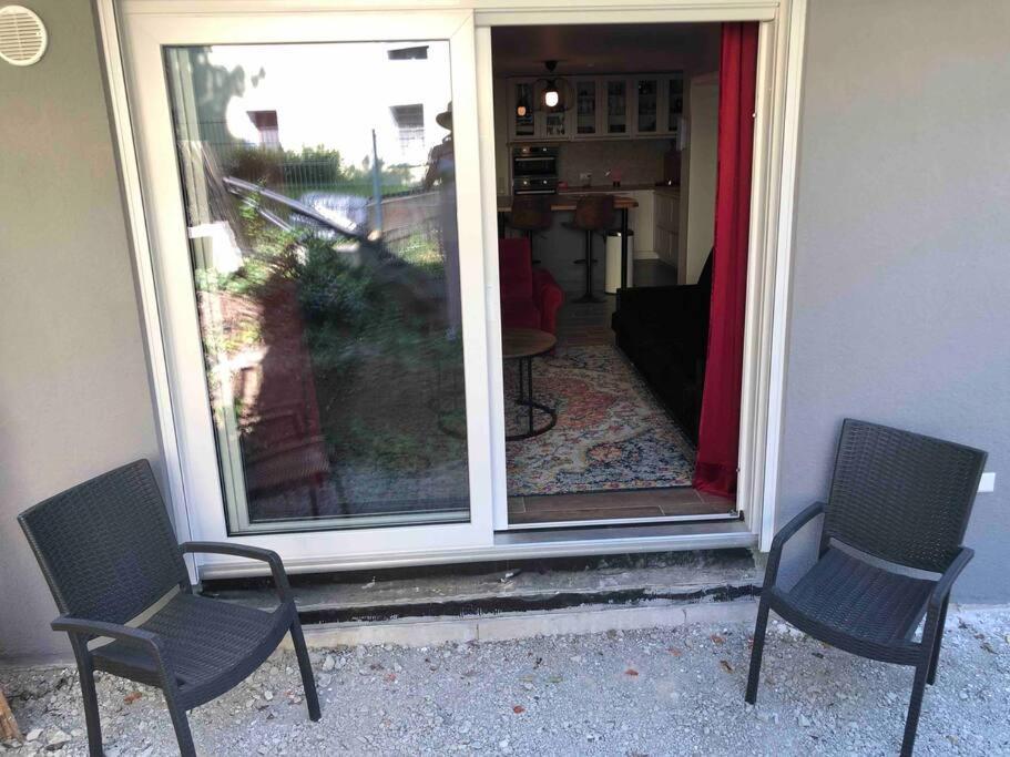 Stylisches Maybach Appartement Mit Terrasse Fuer 5 Personen, 5 Betten, Grosse Kochinsel, Homeoffice Mit 250Mbit Wlan Aidlingen Esterno foto