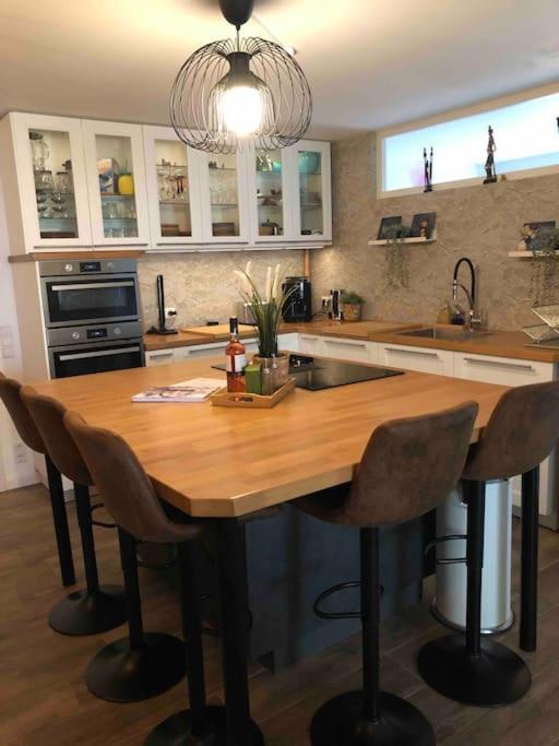 Stylisches Maybach Appartement Mit Terrasse Fuer 5 Personen, 5 Betten, Grosse Kochinsel, Homeoffice Mit 250Mbit Wlan Aidlingen Esterno foto