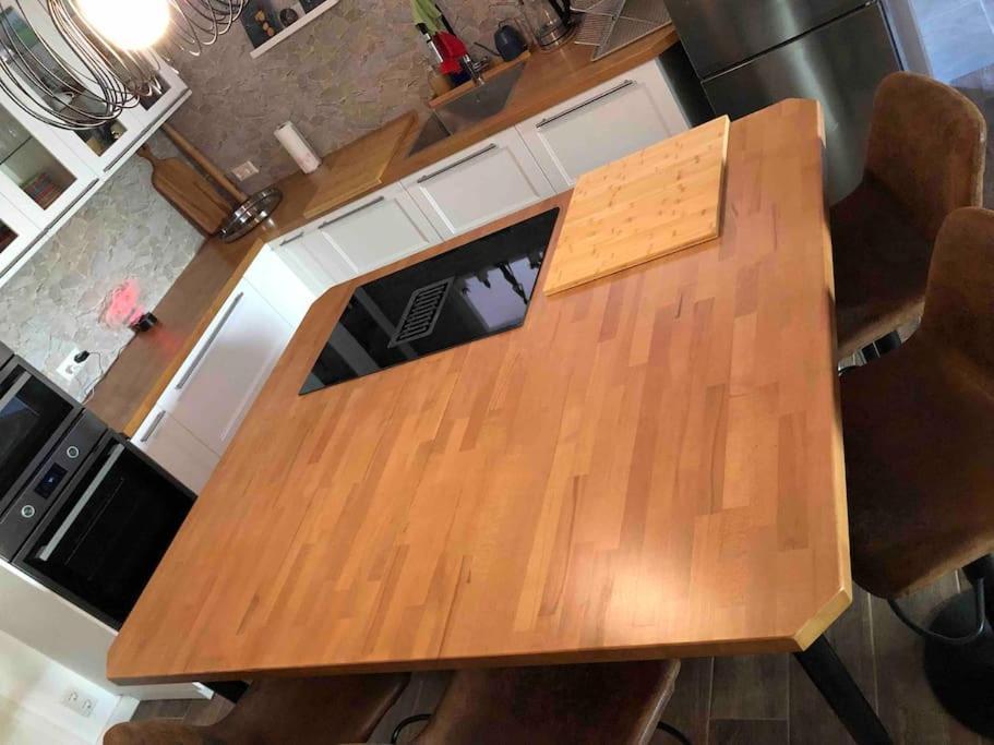Stylisches Maybach Appartement Mit Terrasse Fuer 5 Personen, 5 Betten, Grosse Kochinsel, Homeoffice Mit 250Mbit Wlan Aidlingen Esterno foto