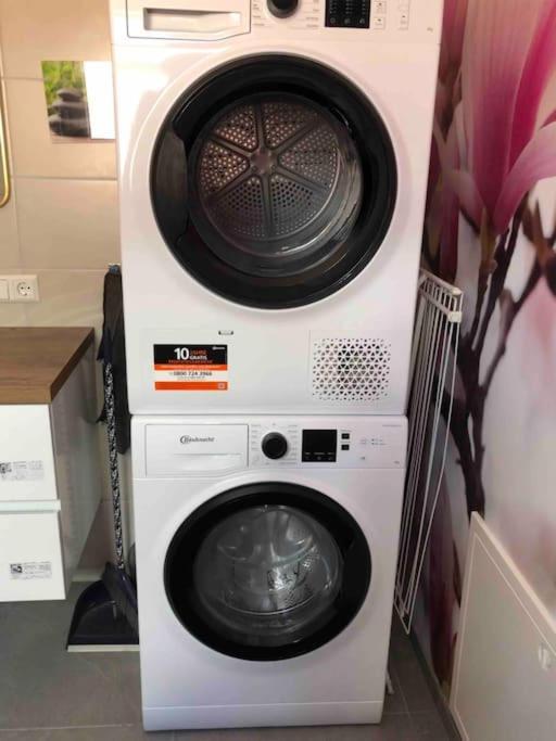 Stylisches Maybach Appartement Mit Terrasse Fuer 5 Personen, 5 Betten, Grosse Kochinsel, Homeoffice Mit 250Mbit Wlan Aidlingen Esterno foto