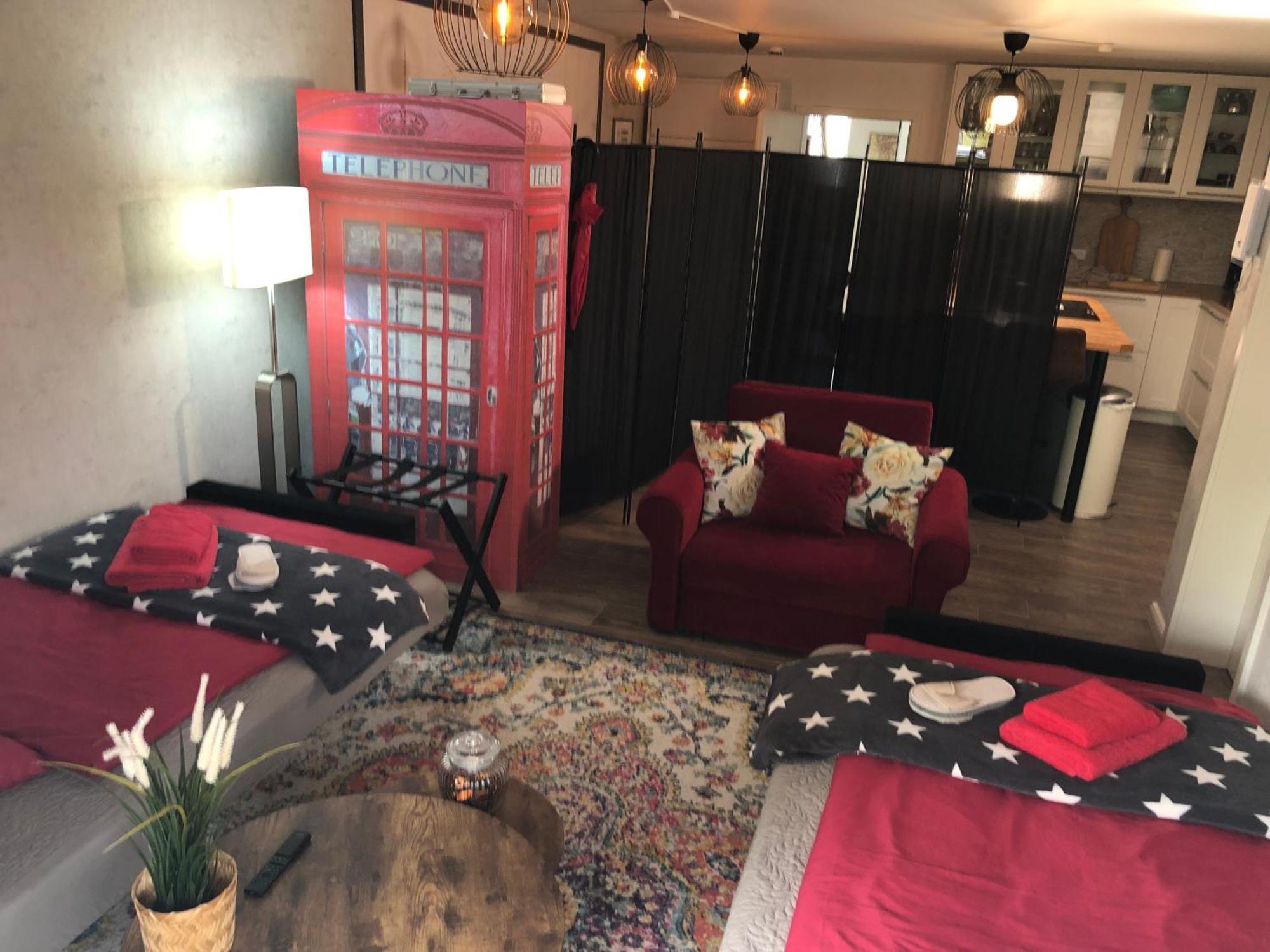 Stylisches Maybach Appartement Mit Terrasse Fuer 5 Personen, 5 Betten, Grosse Kochinsel, Homeoffice Mit 250Mbit Wlan Aidlingen Esterno foto