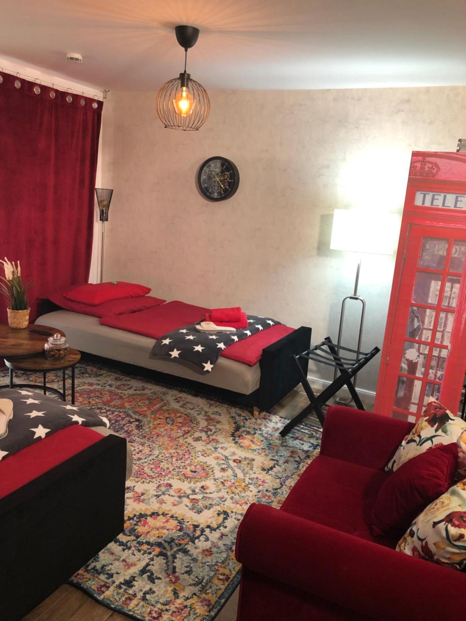 Stylisches Maybach Appartement Mit Terrasse Fuer 5 Personen, 5 Betten, Grosse Kochinsel, Homeoffice Mit 250Mbit Wlan Aidlingen Esterno foto