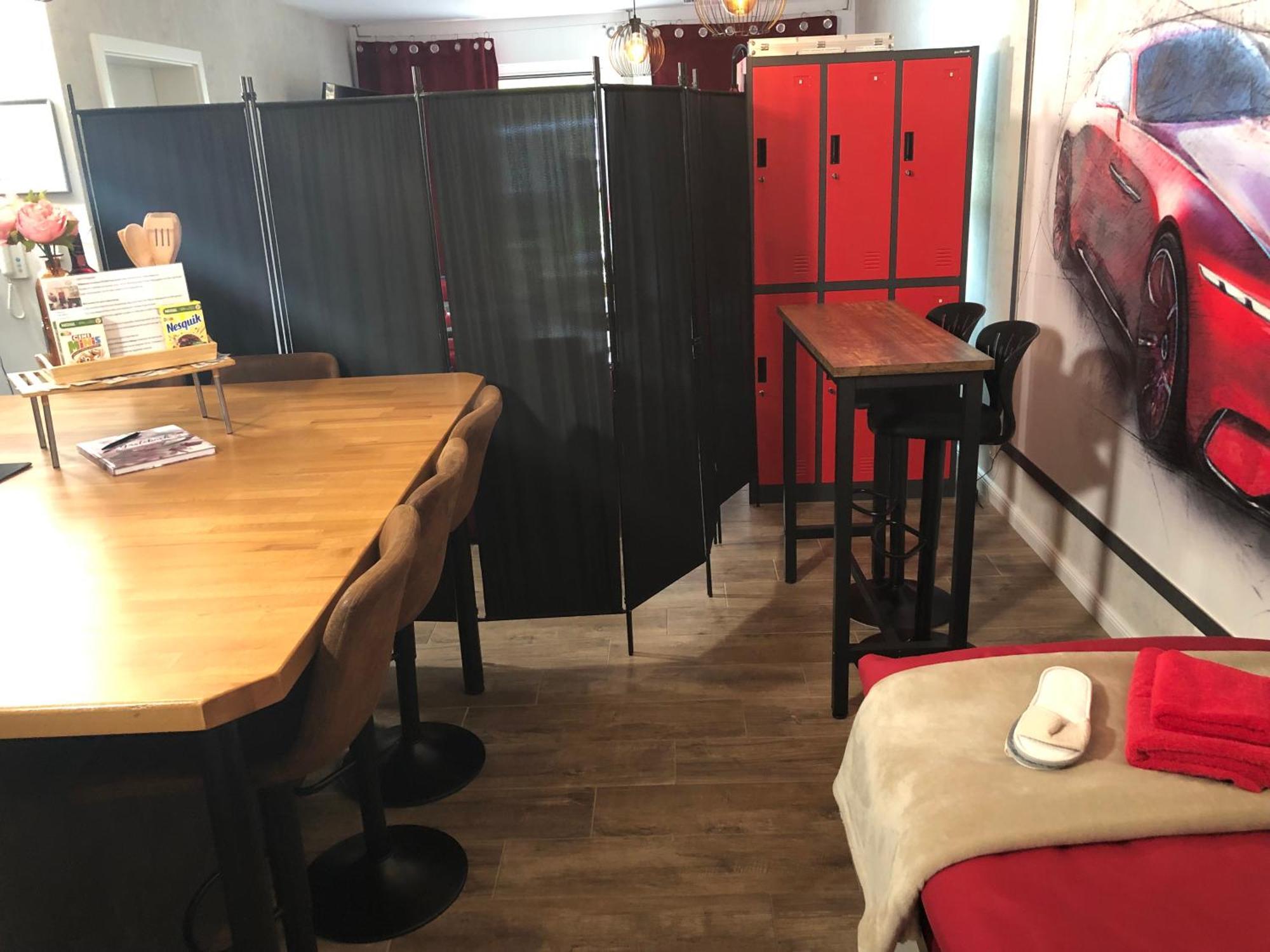 Stylisches Maybach Appartement Mit Terrasse Fuer 5 Personen, 5 Betten, Grosse Kochinsel, Homeoffice Mit 250Mbit Wlan Aidlingen Esterno foto
